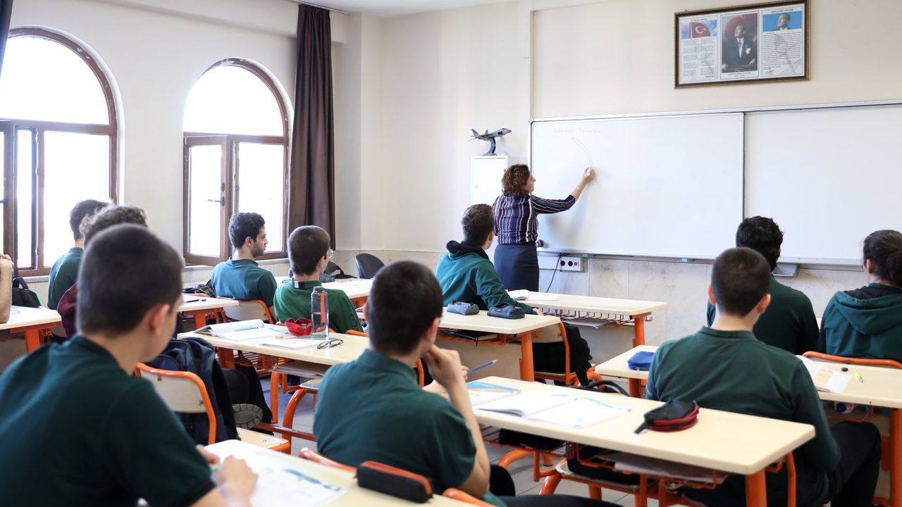 Ünite Ünite Açıklandı! Ortaöğretime Bir Yeni Ders Daha Geliyor TTK Onayladı