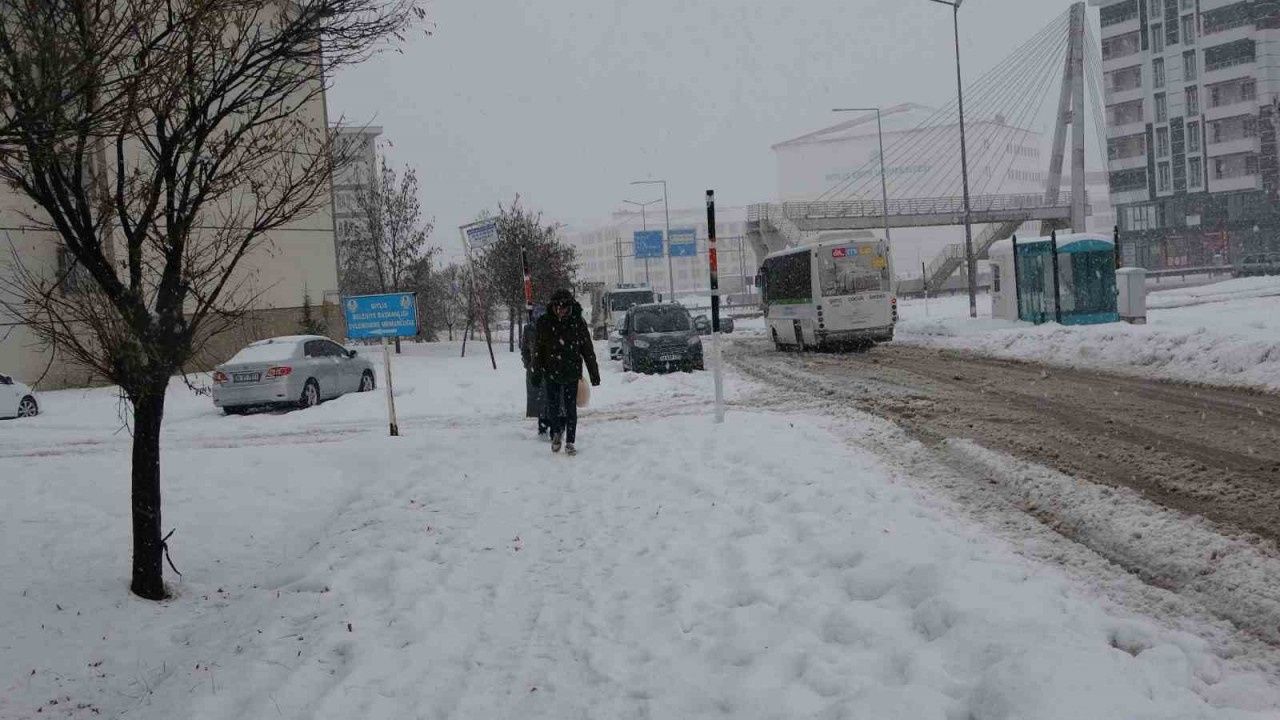 Bitlis Pazartesi Günü Hangi İlçelerde Okullar Tatil?