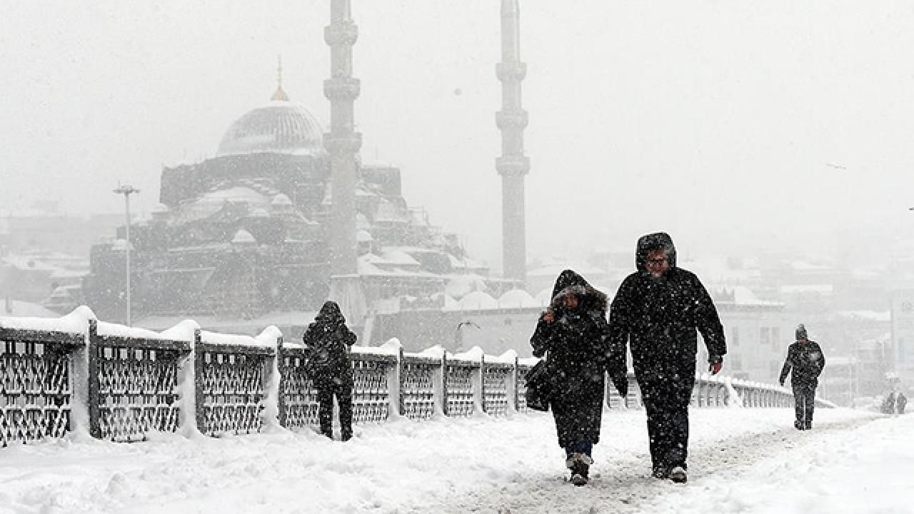 Kar Tatili İçin Tarih Verildi! Yılbaşı Tatilinden Önce Mi Gelecek? İstanbul’a Lapa Lapa Kar