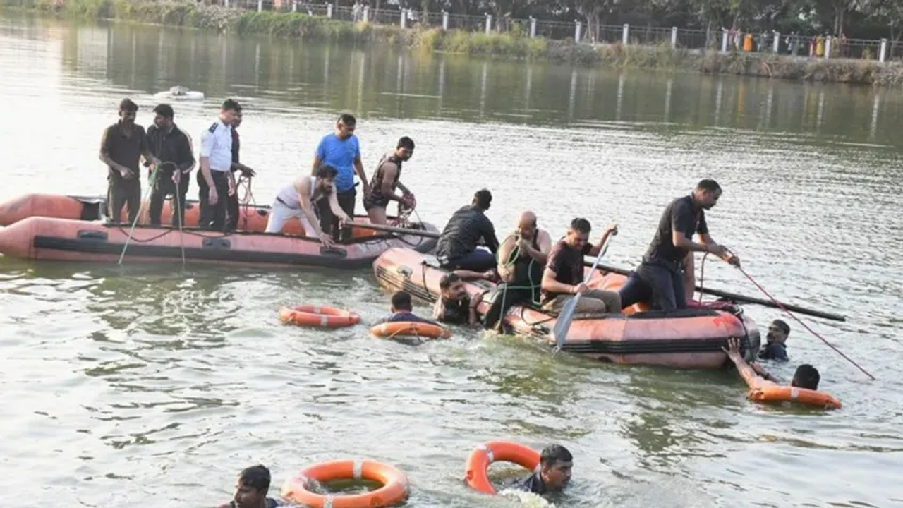 Öğrenci ve Öğretmenleri Taşıyan Tekne Battı 14 Kişi Hayatını Kaybetti
