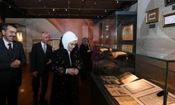 Emine Erdoğan ve Yusuf Tekin Türk Eğitim Tarihi Sergisini Gezdi