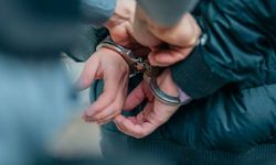 8 Öğrenciye İstismarla Yargılanan Öğretmenin Ev Hapsi Kaldırıldı