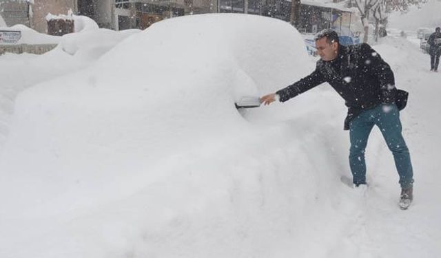 İstanbul Dikkat! Kar Yağışı Nedeniyle Hayat 4 Hafta Duracak Okul Tatilleri Uzayacak!