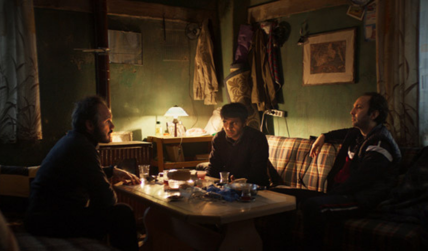 Tüm Dünyada belirli bir takipçiye sahip sinema sitesi Indiewire eleştirmenlerinden tam not aldı. Film tanıtımında ise ‘’Türkiye’nin Oscar adayı Nuri Bilge Ceylan’dan bir ustalık dersi daha’’ başlığı atıldı.