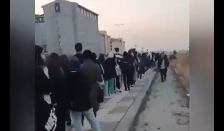 Ankara'da Öğrencilerin Yurt Çilesi! Metrelerce...